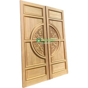 Pintu Utama Model Kupu Tarung Ukiran Di Panel Tengah Bentuk Melingkar